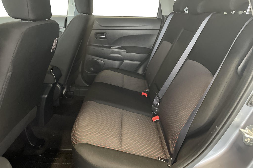 Vehicle Image 16