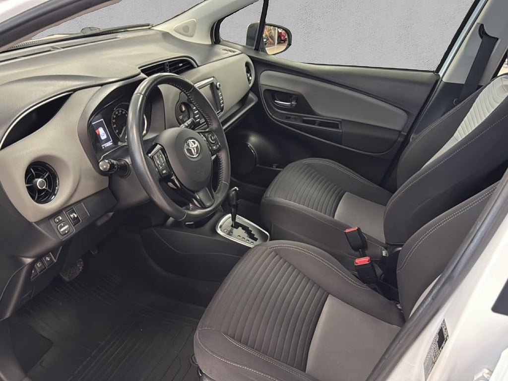 Vehicle Image 10