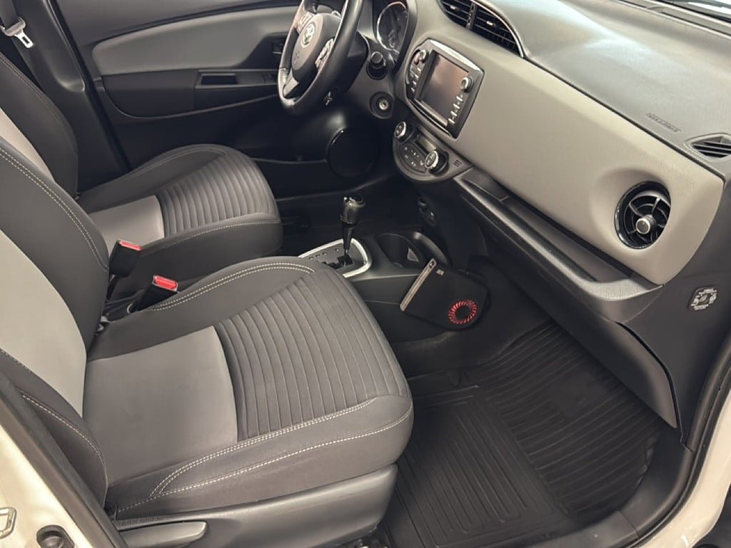 Vehicle Image 12