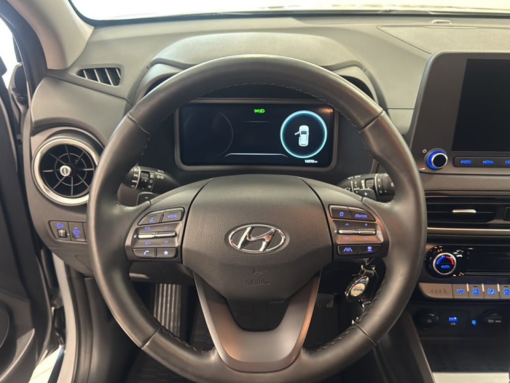 Vehicle Image 16