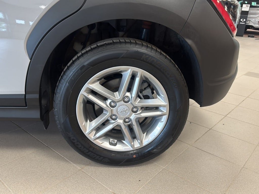 Vehicle Image 17