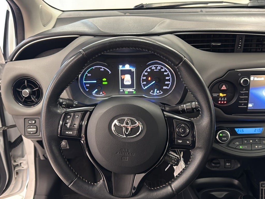 Vehicle Image 16