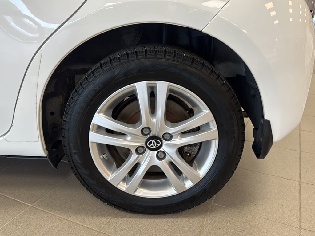 Vehicle Image 17