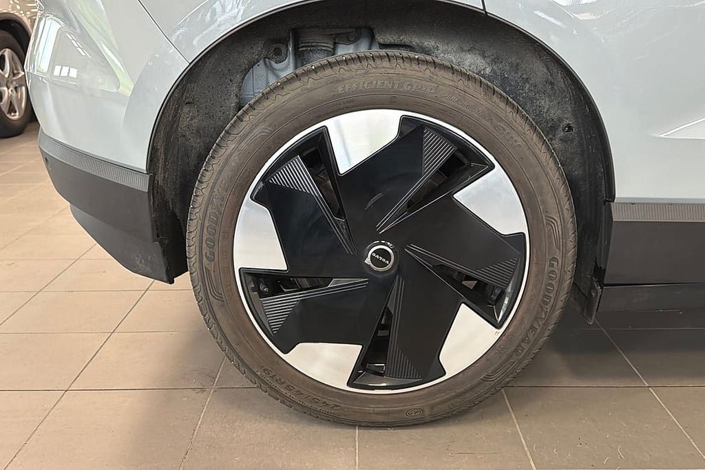 Vehicle Image 17
