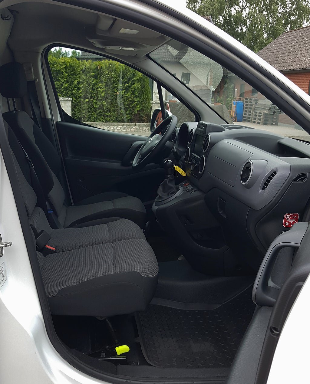 Vehicle Image 4
