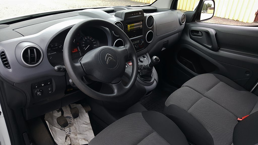 Vehicle Image 15