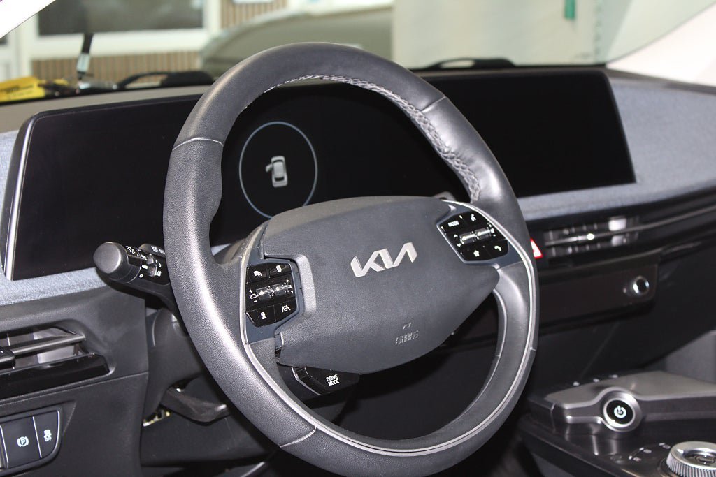 Vehicle Image 26