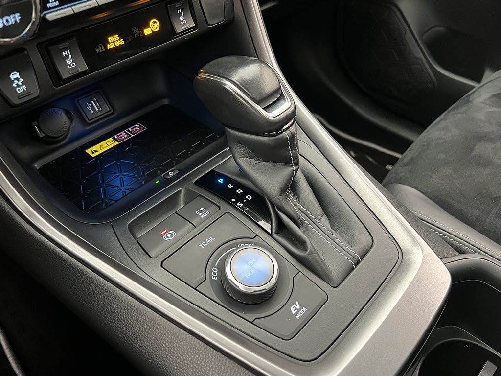 Vehicle Image 24