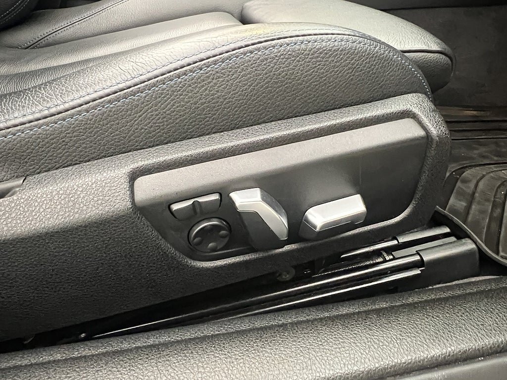 Vehicle Image 27