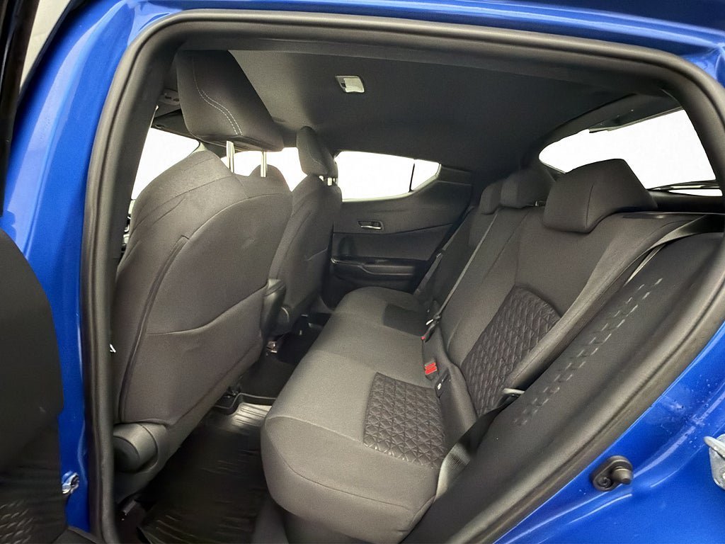 Vehicle Image 25