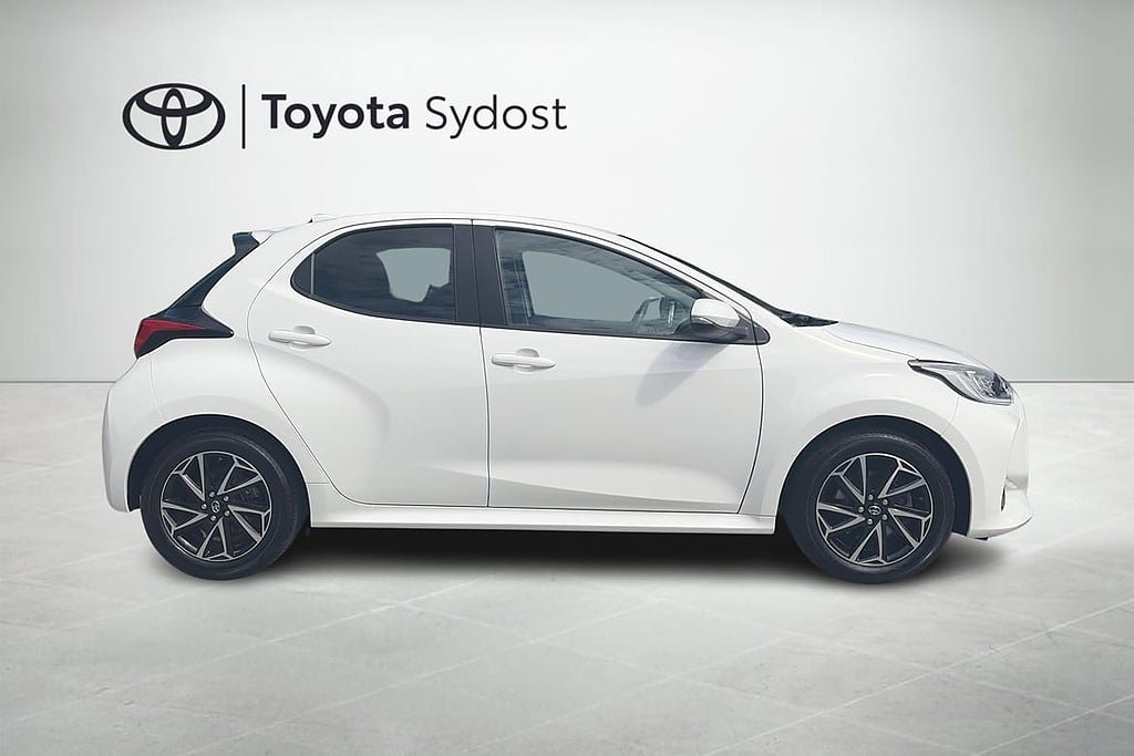 Vehicle Image 8