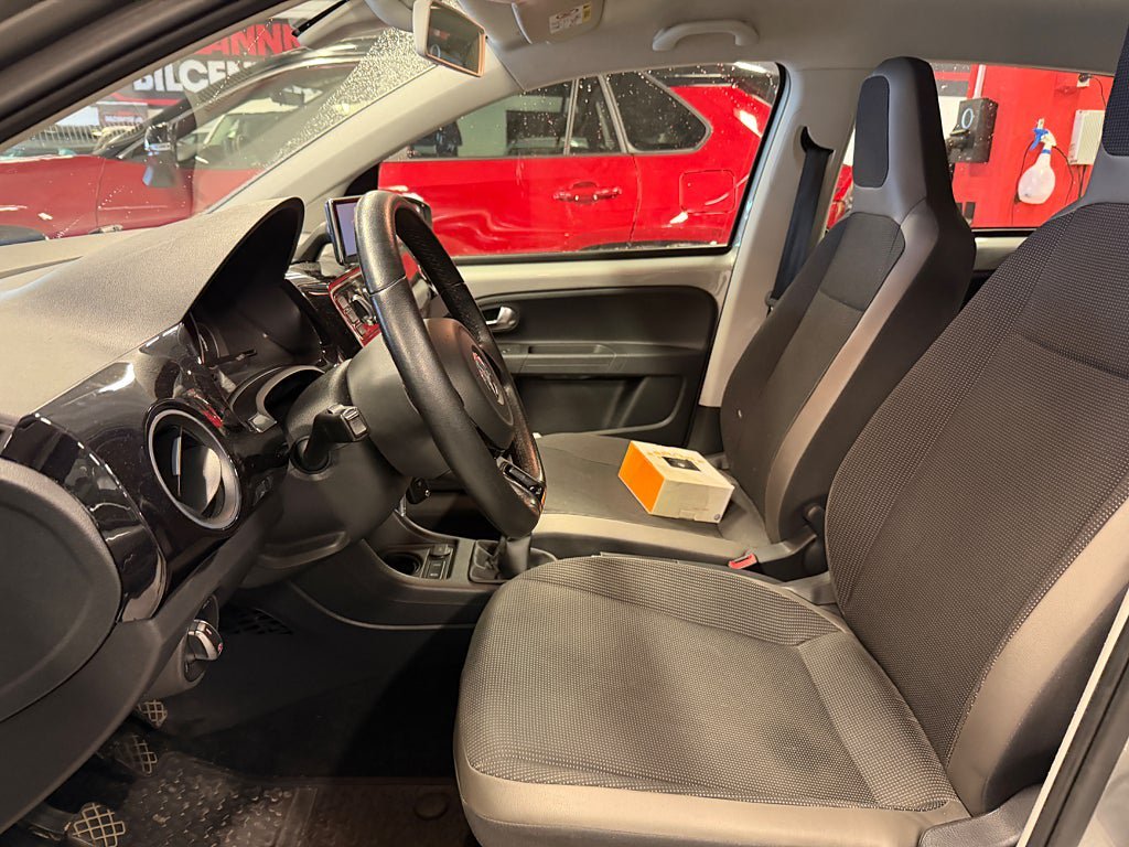 Vehicle Image 8