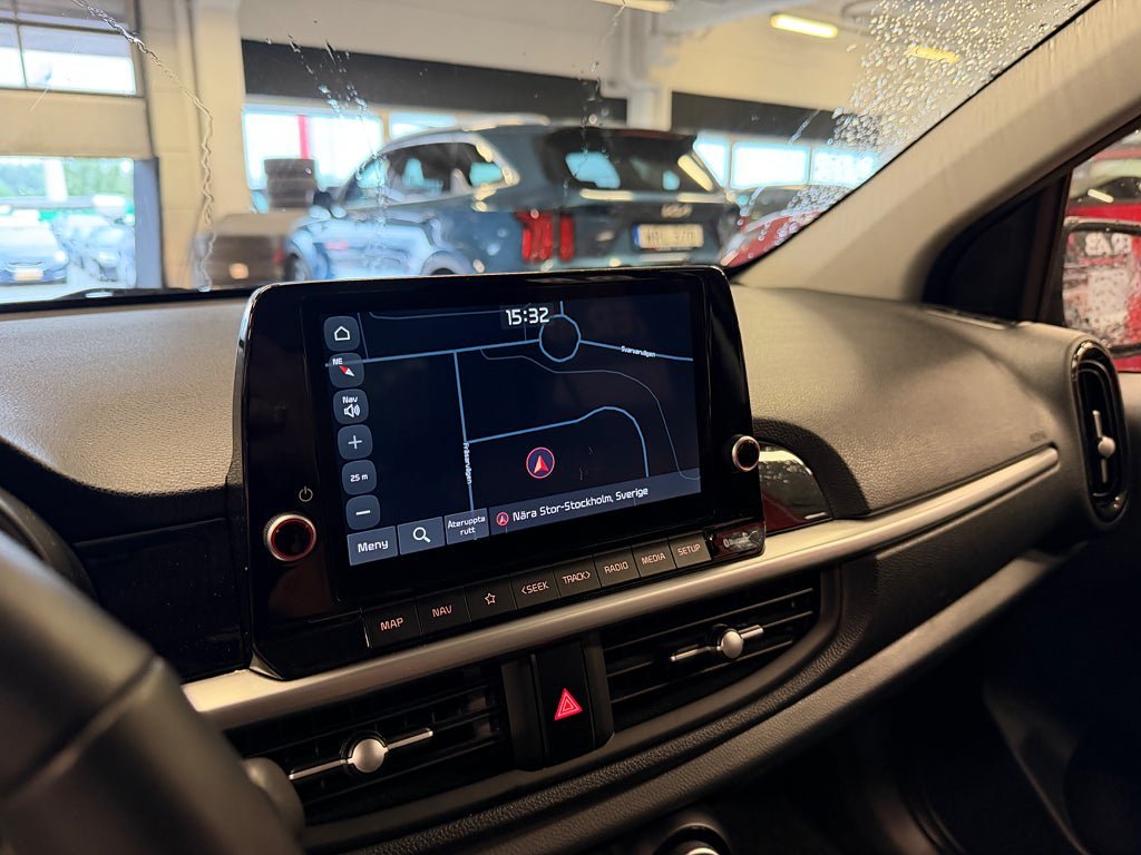 Vehicle Image 9