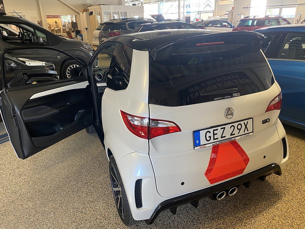 Vehicle Image 5