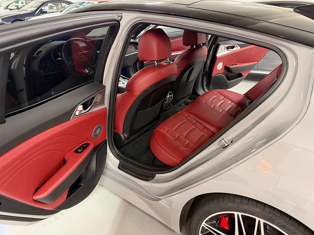 Vehicle Image 12