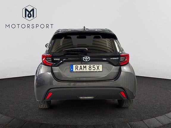 Vehicle Image 7