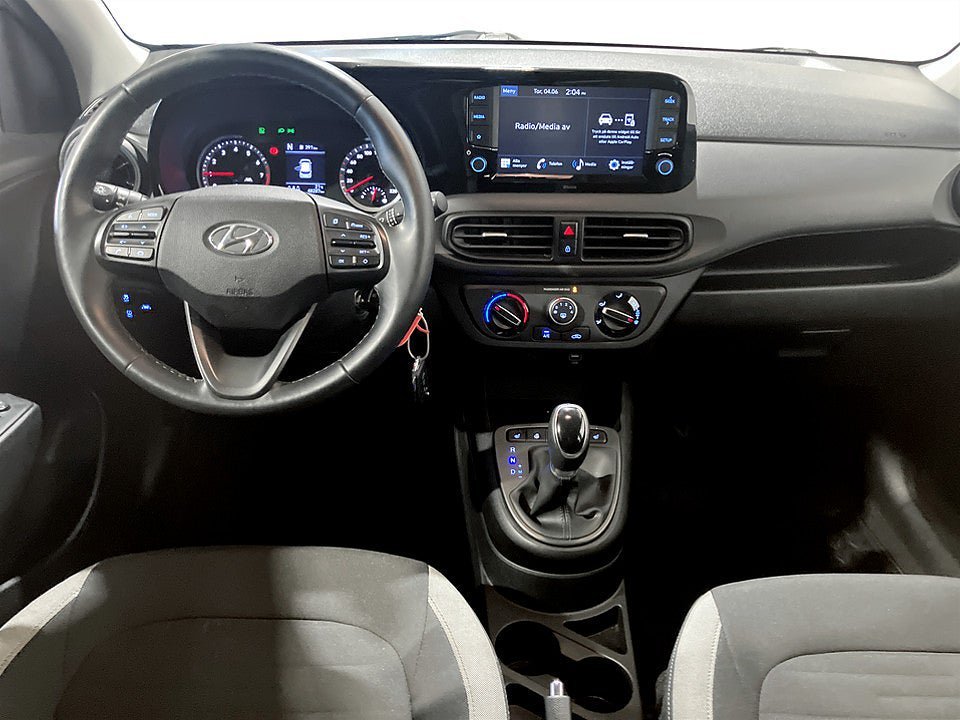 Vehicle Image 6