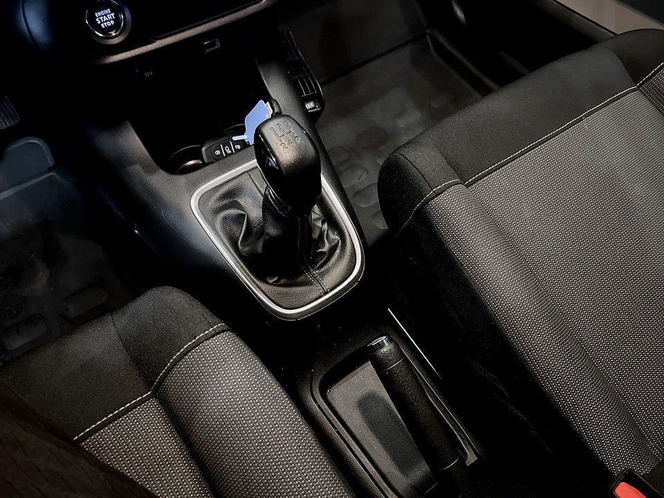 Vehicle Image 12