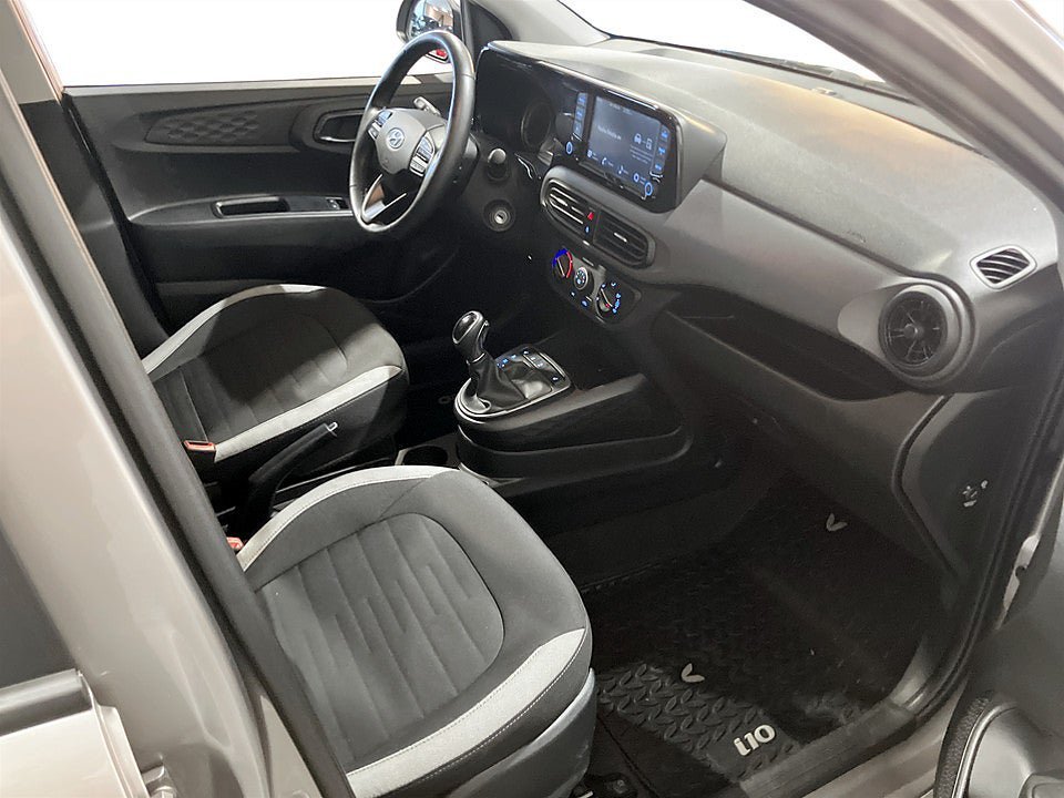 Vehicle Image 11