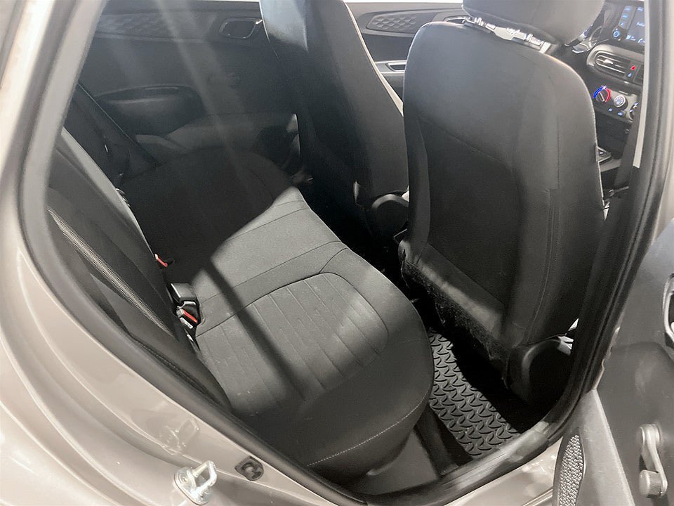 Vehicle Image 12