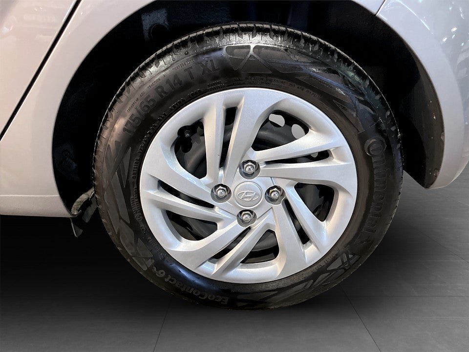 Vehicle Image 14
