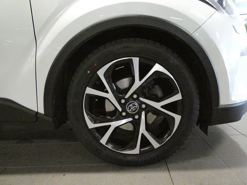 Vehicle Image 6