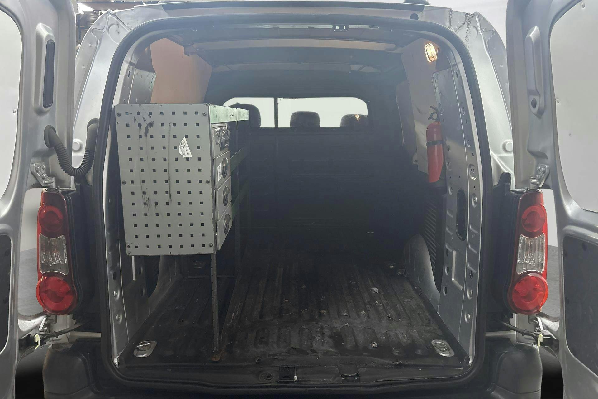 Vehicle Image 9