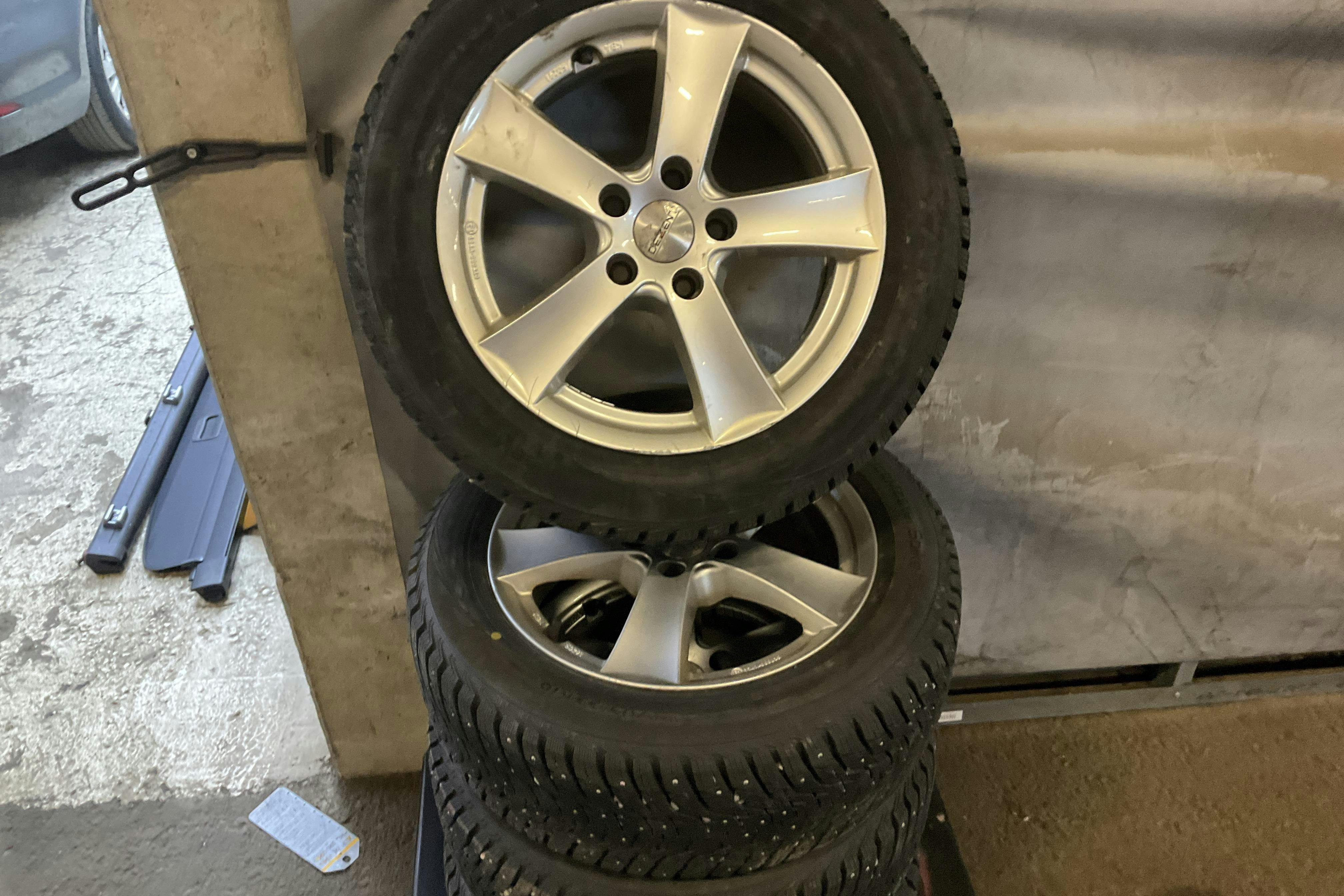 Vehicle Image 13