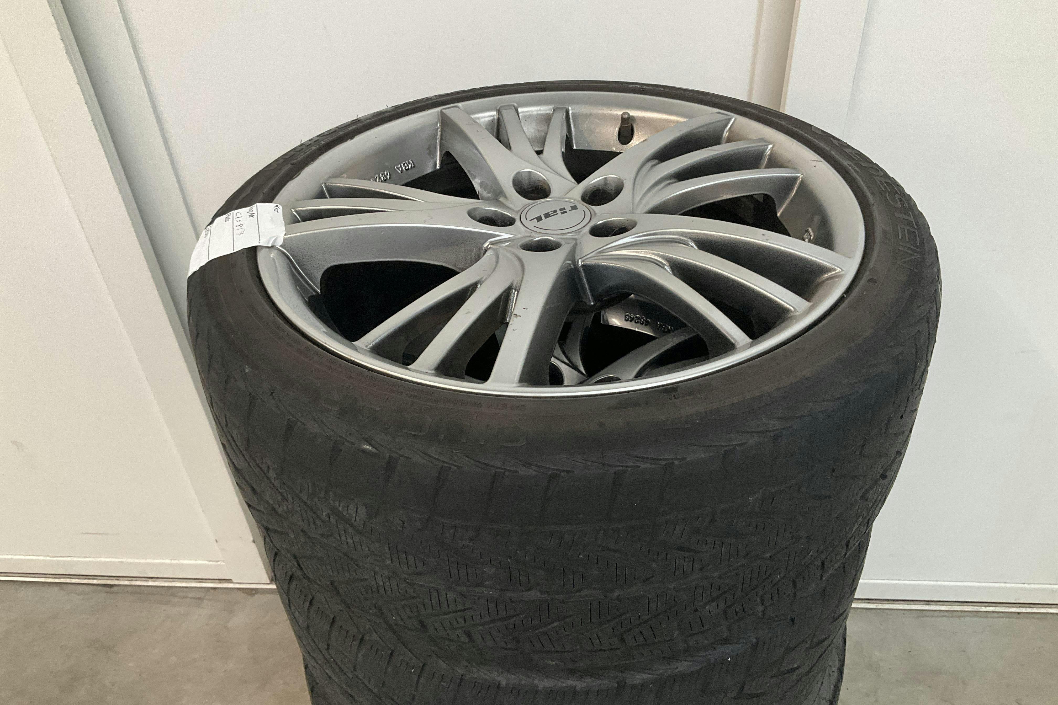 Vehicle Image 12