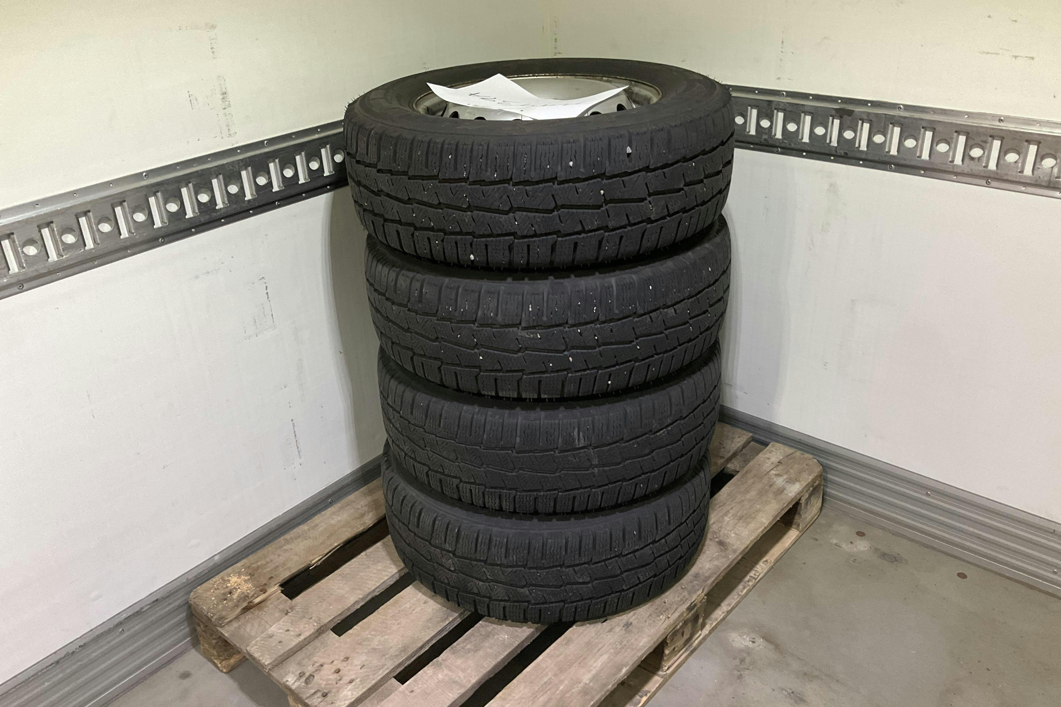 Vehicle Image 12