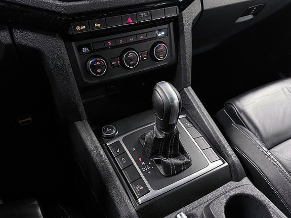 Vehicle Image 24