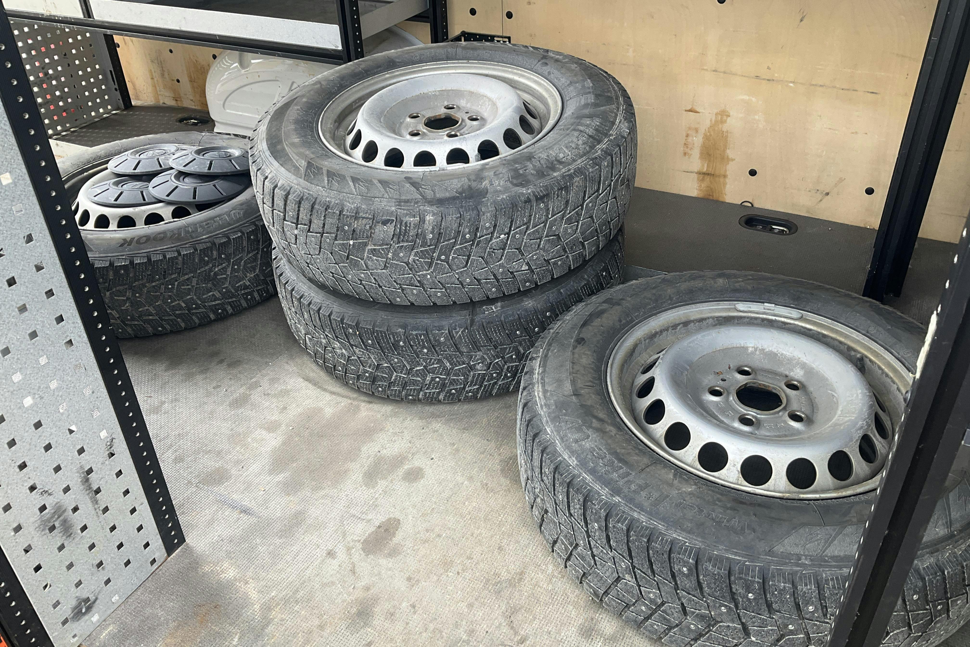 Vehicle Image 16