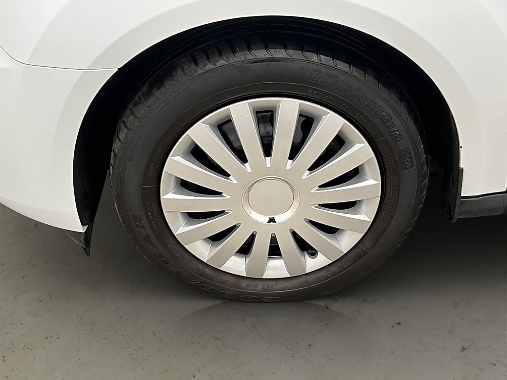 Vehicle Image 25