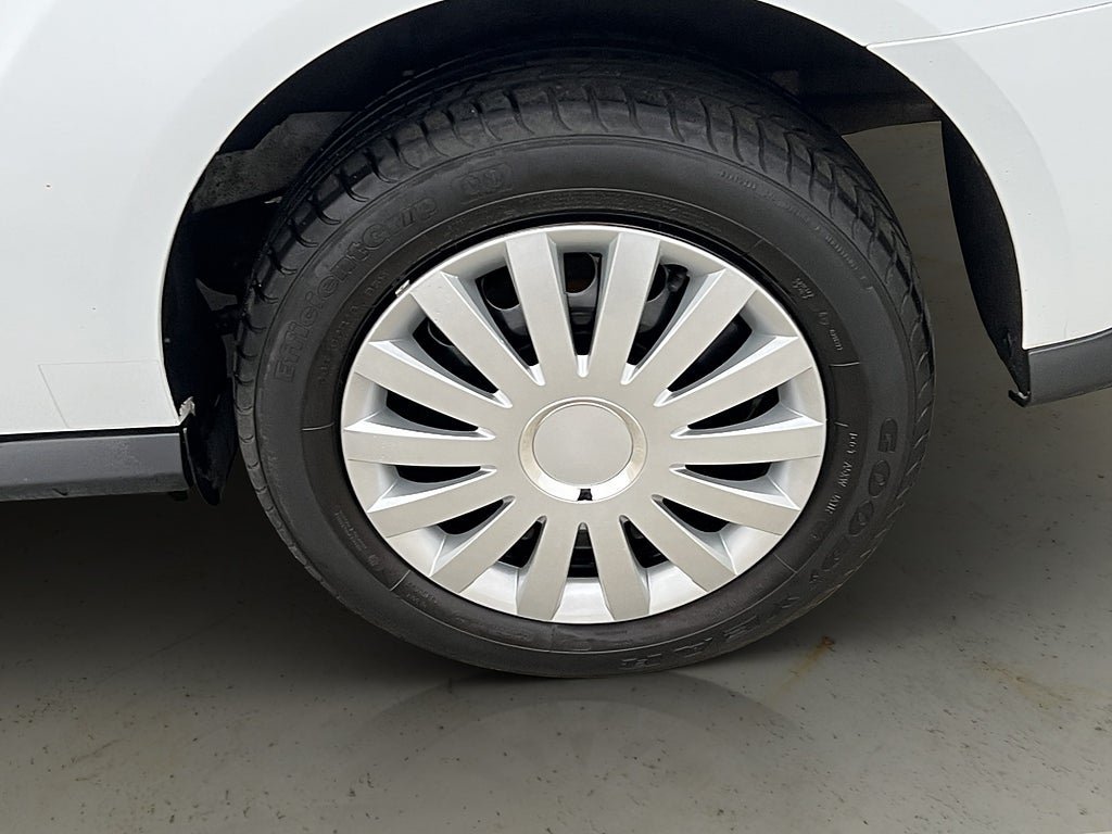 Vehicle Image 26