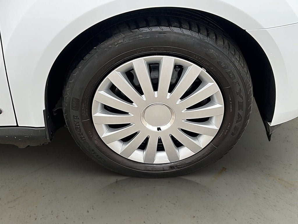 Vehicle Image 28
