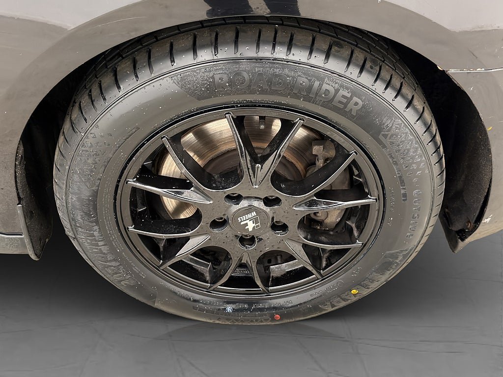Vehicle Image 33