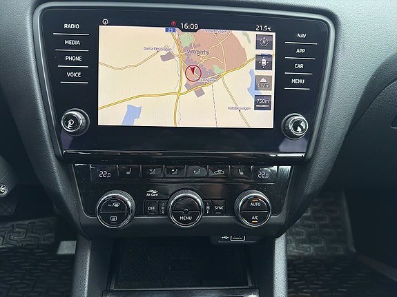 Vehicle Image 16