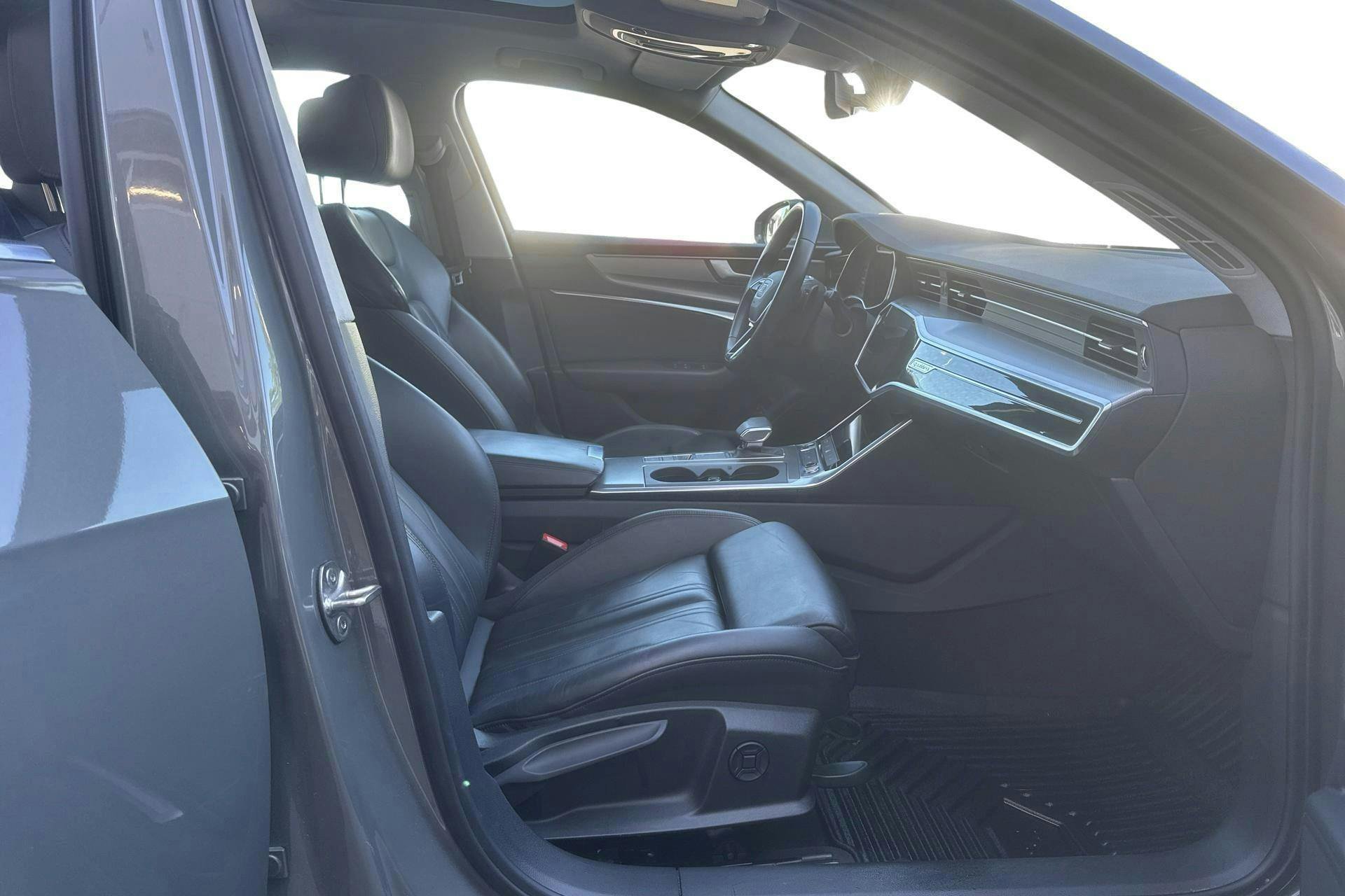 Vehicle Image 7