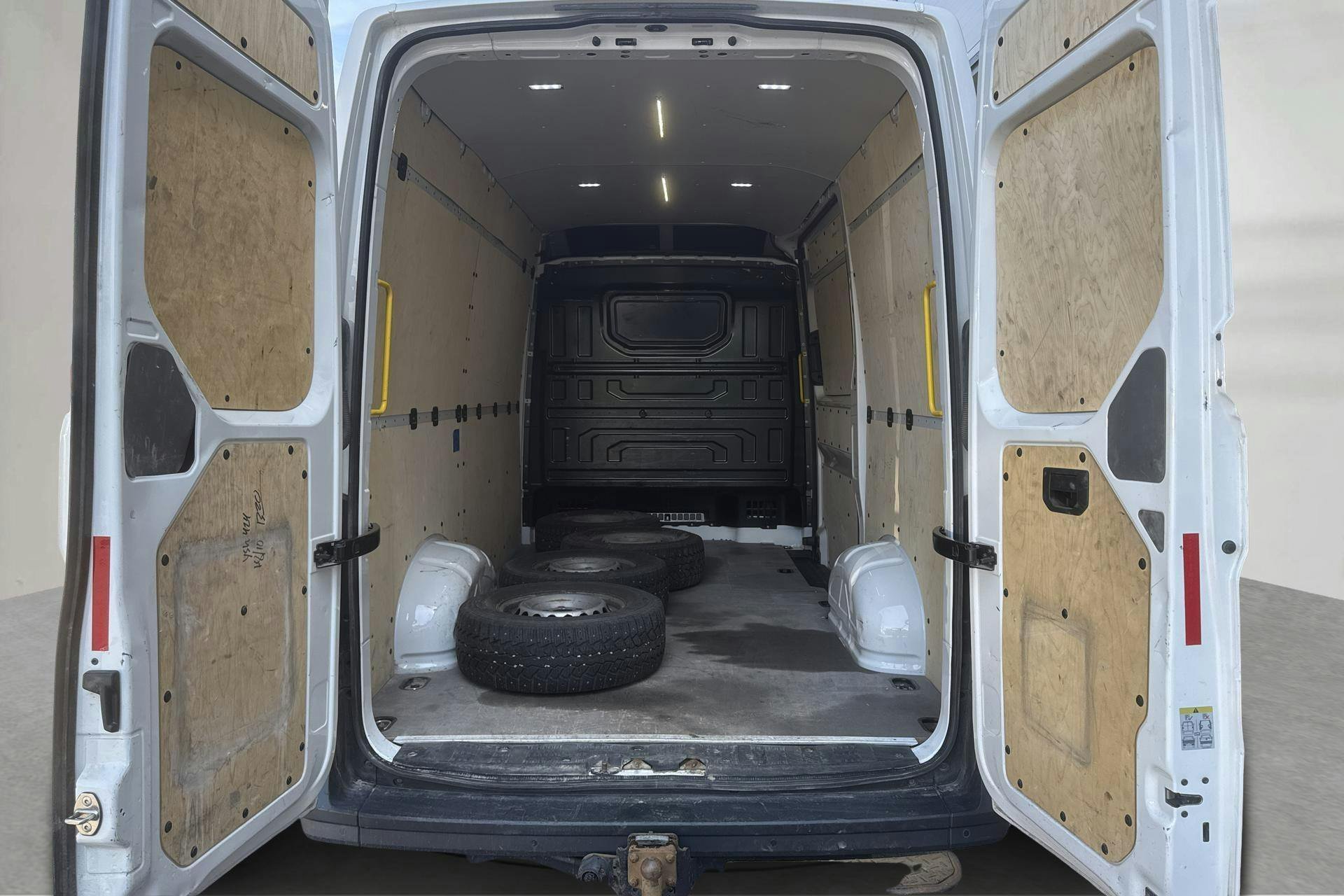 Vehicle Image 9