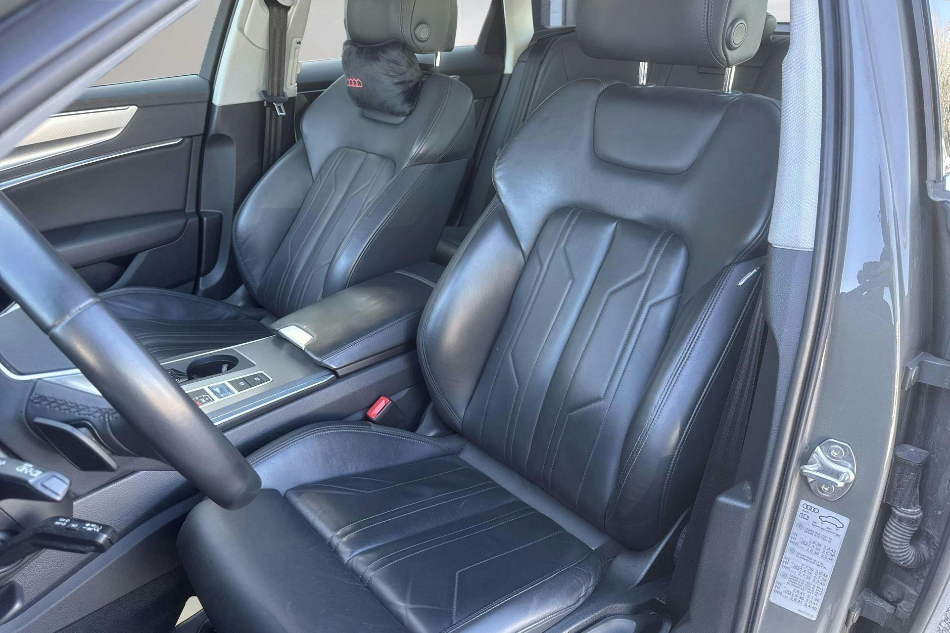 Vehicle Image 16
