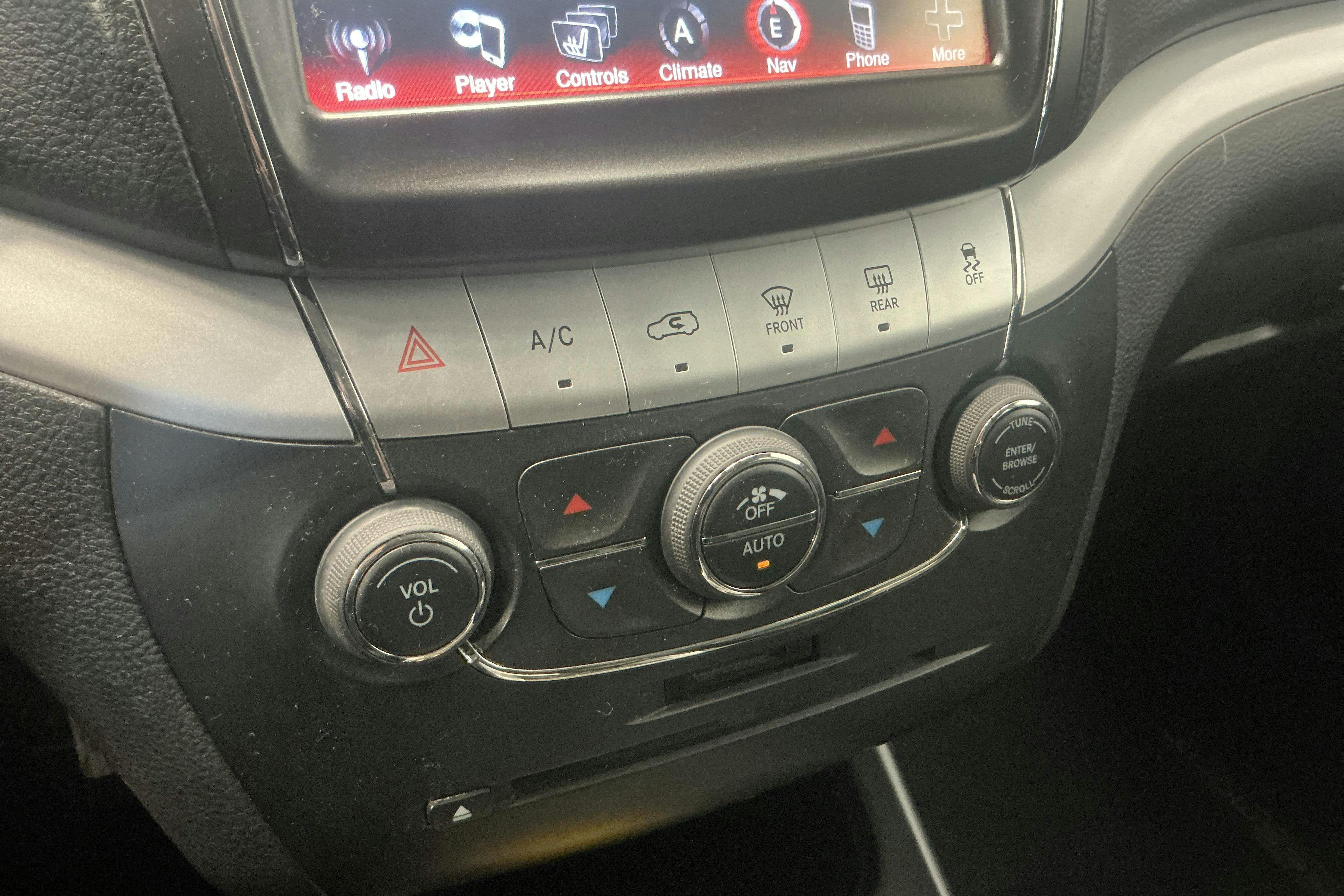 Vehicle Image 16