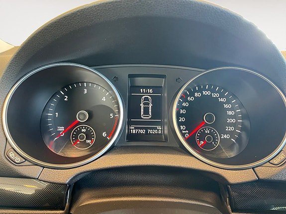 Vehicle Image 12