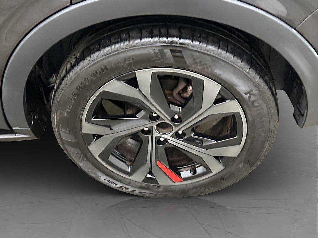 Vehicle Image 30