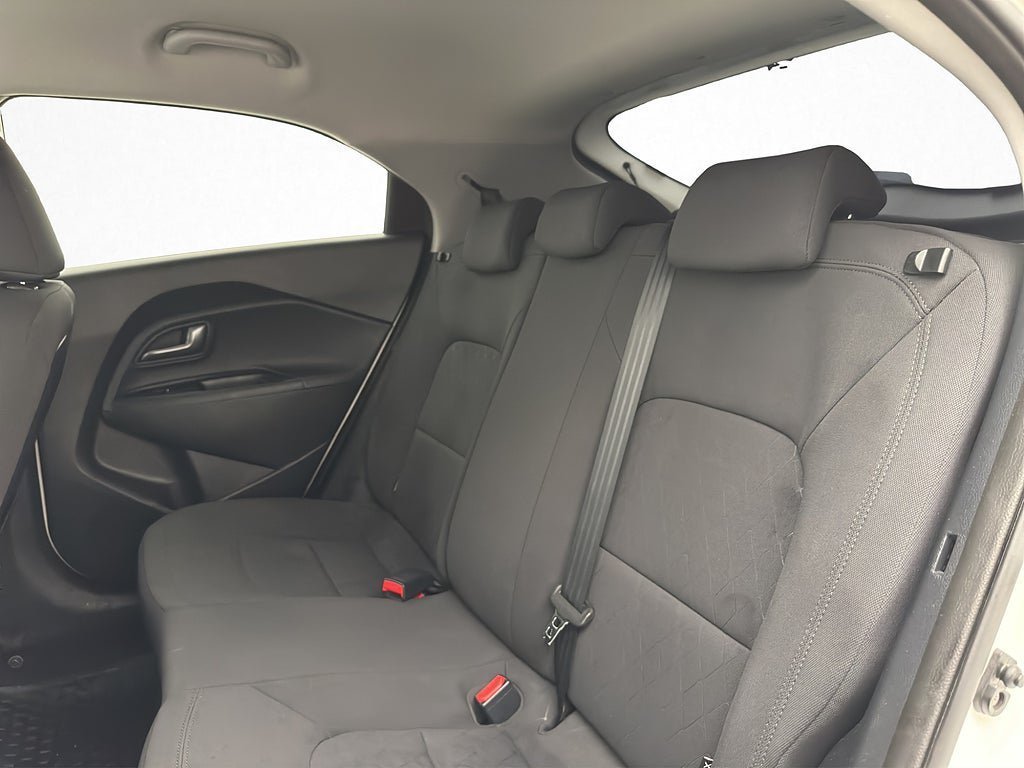 Vehicle Image 25