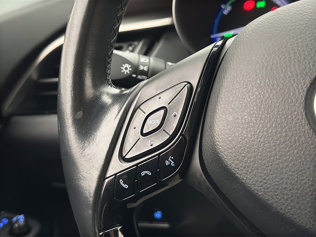 Vehicle Image 16