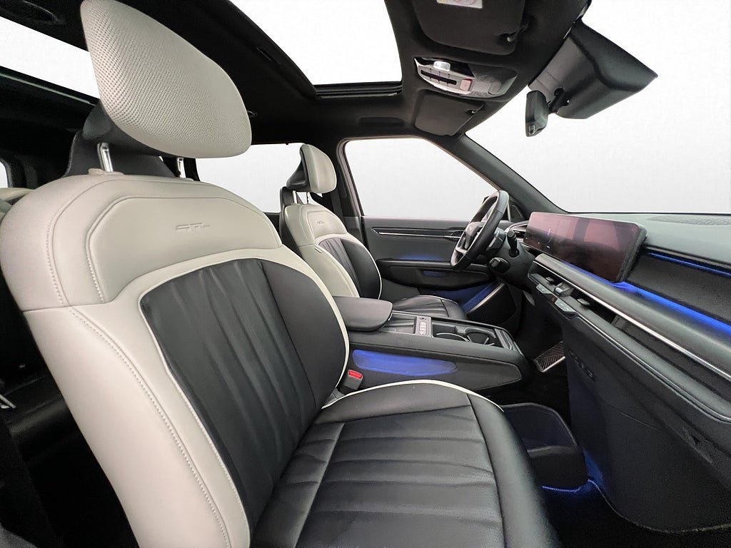 Vehicle Image 16