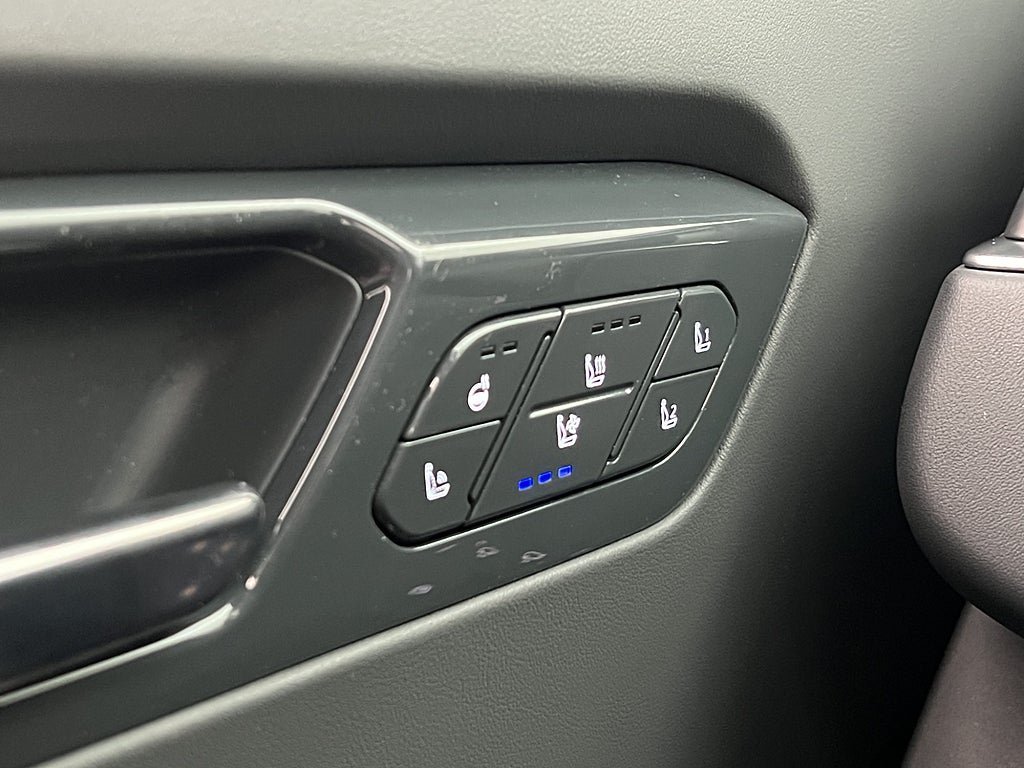 Vehicle Image 37