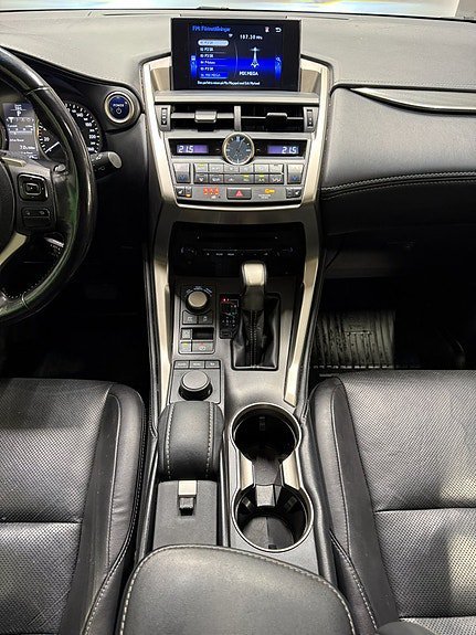 Vehicle Image 15