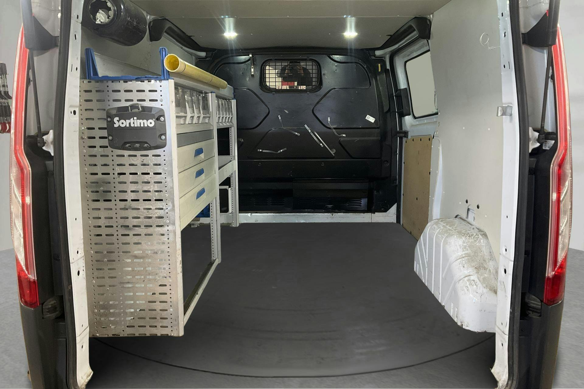 Vehicle Image 9