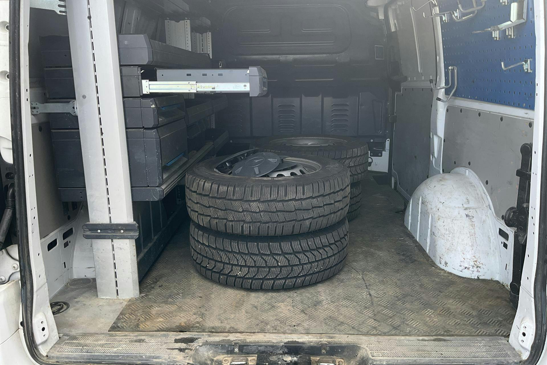 Vehicle Image 9